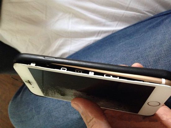 iPhone 13 模型机现身:无刘海、采用 USB-C 接口 iPhone 13 模型机现身:无刘海、采用 USB-C 接口