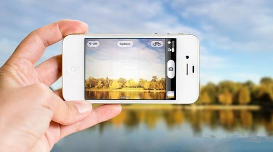 外媒发布新一代 iPhone 渲染图:取消刘海屏,后置三摄