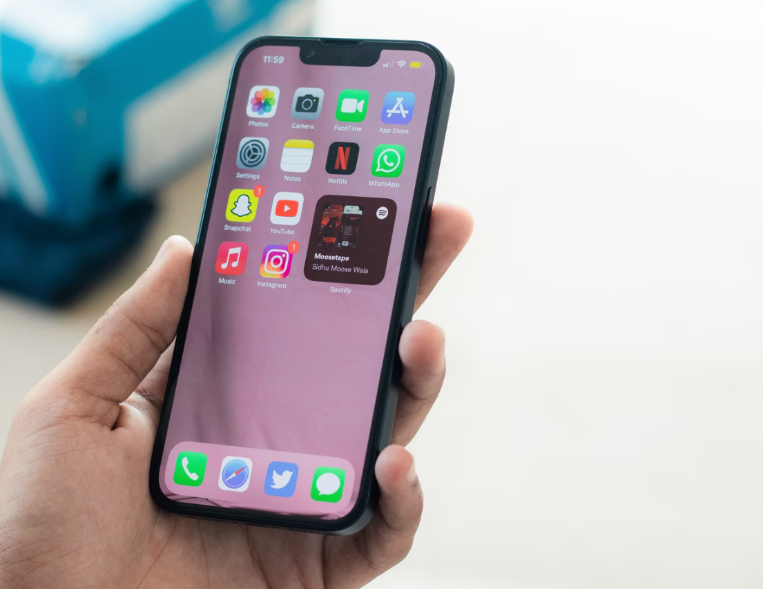 古尔曼:苹果 AR/VR 头显目标是可全天佩戴,内部人员坚信未来将取代 iPhone 业务 古尔曼:苹果 AR/VR 头显目标是可全天佩戴,内部人员坚信未来将取代 iPhone 业务