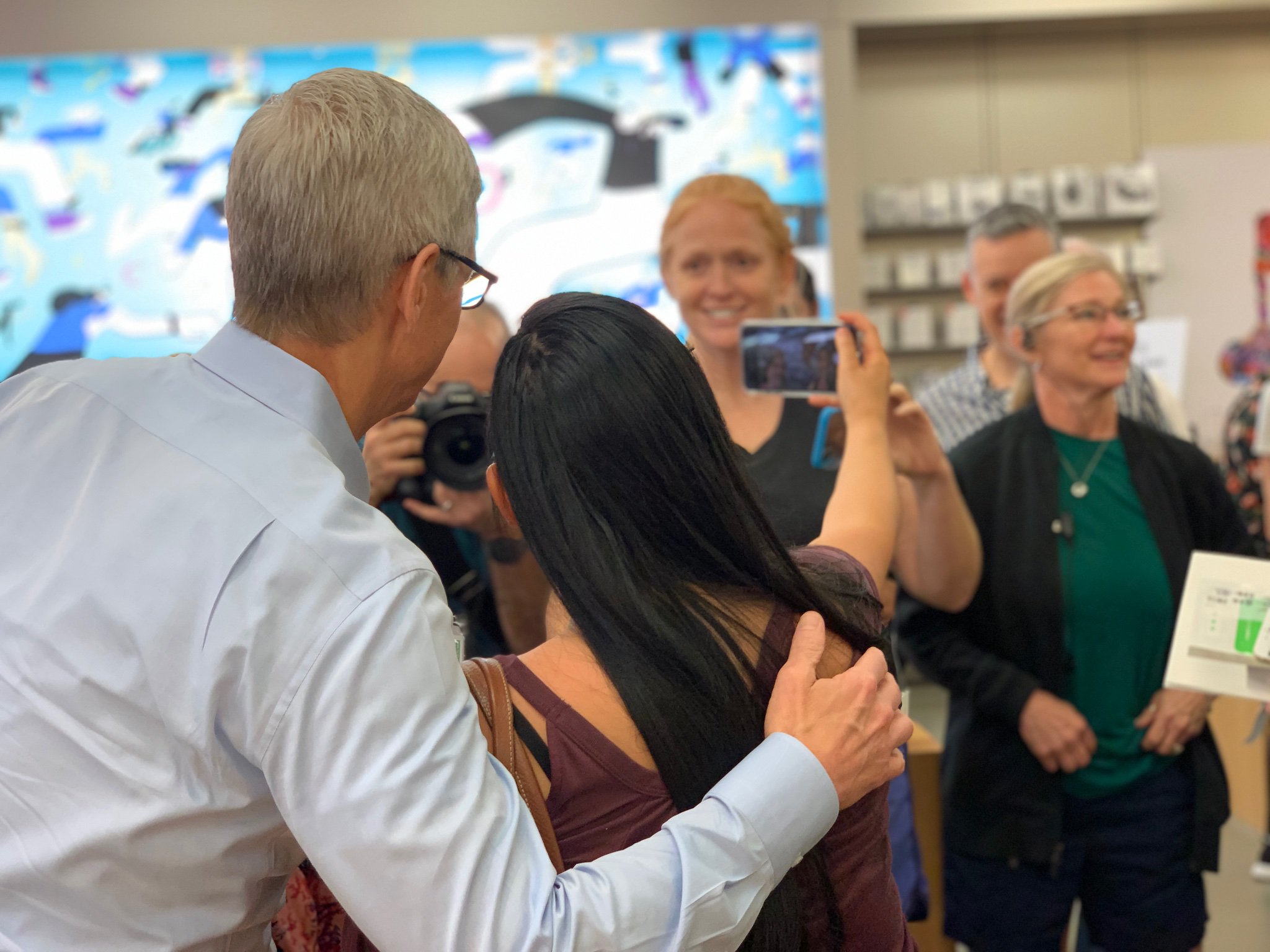 库克获得 56 万股苹果股票奖励:价值 1.14 亿美元 库克获得 56 万股苹果股票奖励:价值 1.14 亿美元