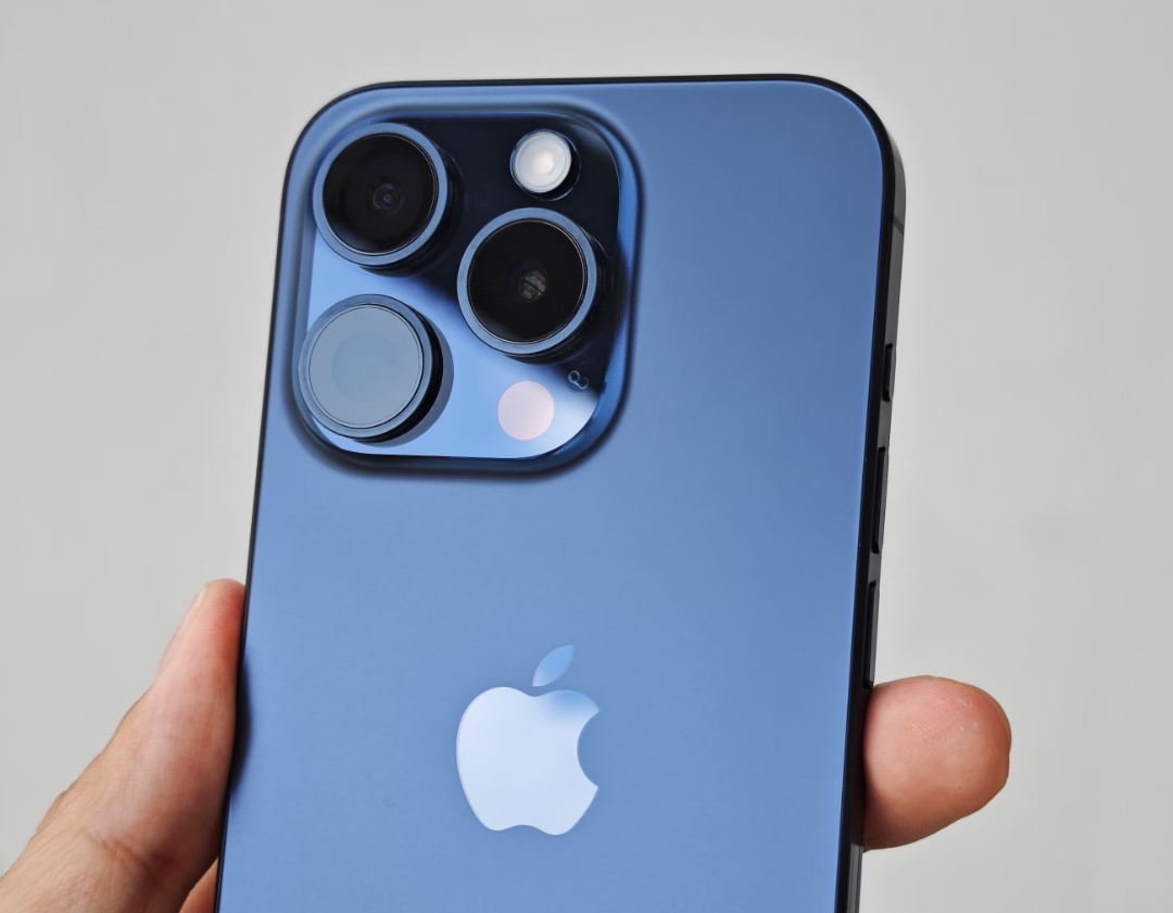 苹果iOS10.3.2正式版现Bug:商店乱码 苹果iOS10.3.2正式版现Bug:商店乱码