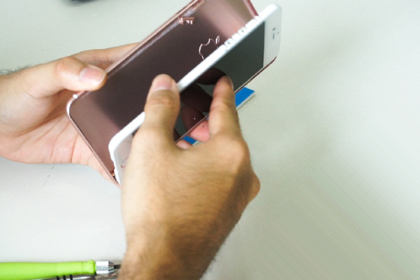 iPhone6一弯折,数千万美元就没了 iPhone6一弯折,数千万美元就没了