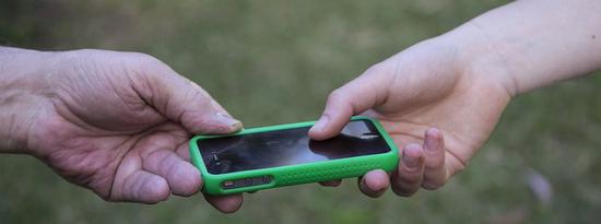 新款苹果iPhone R 曝光,Home 键是个洞? 新款苹果iPhone R 曝光,Home 键是个洞?