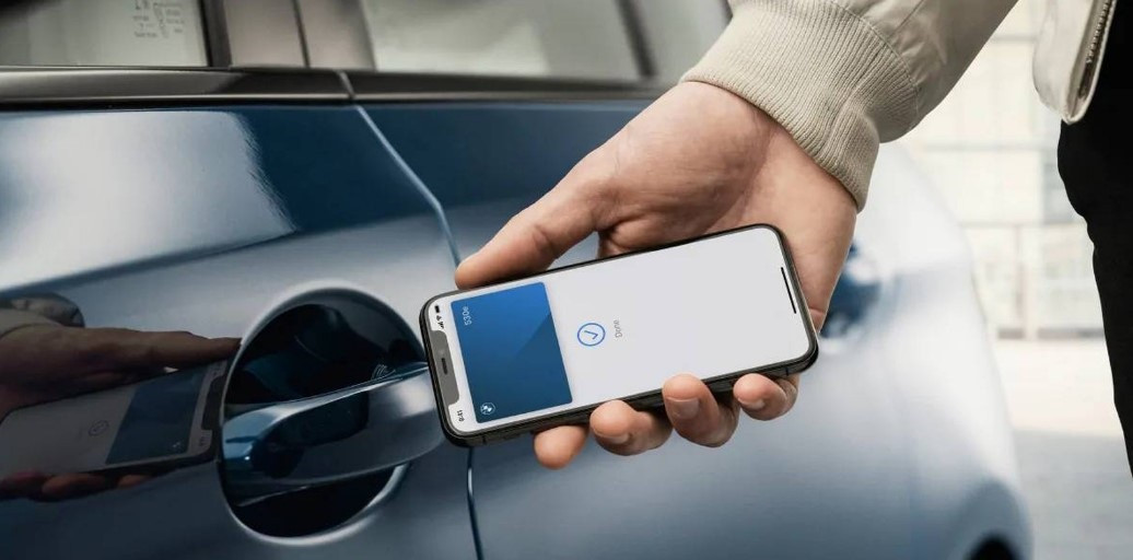 画面太“美”不敢看!为得免费iPhone美女脱衣泼油热舞 画面太“美”不敢看!为得免费iPhone美女脱衣泼油热舞