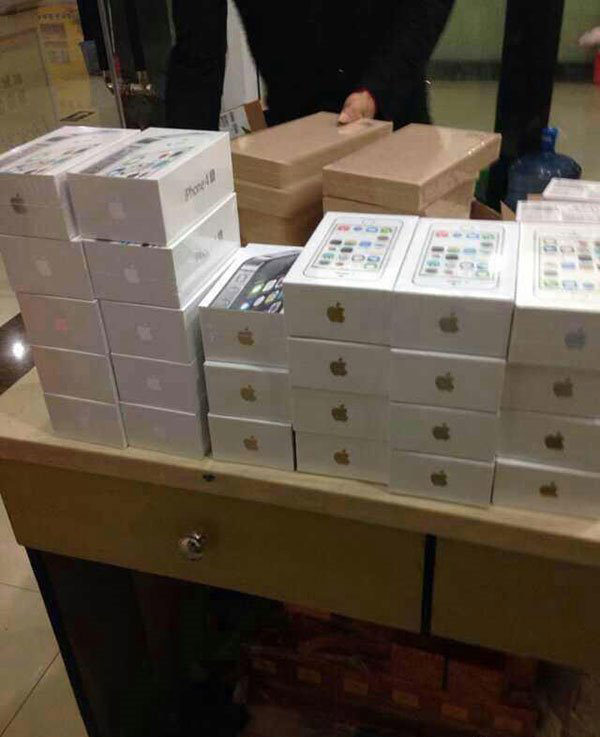 曝苹果 iPhone 15 Pro/Pro Max 或取消物理 SIM 卡和插槽 曝苹果 iPhone 15 Pro/Pro Max 或取消物理 SIM 卡和插槽