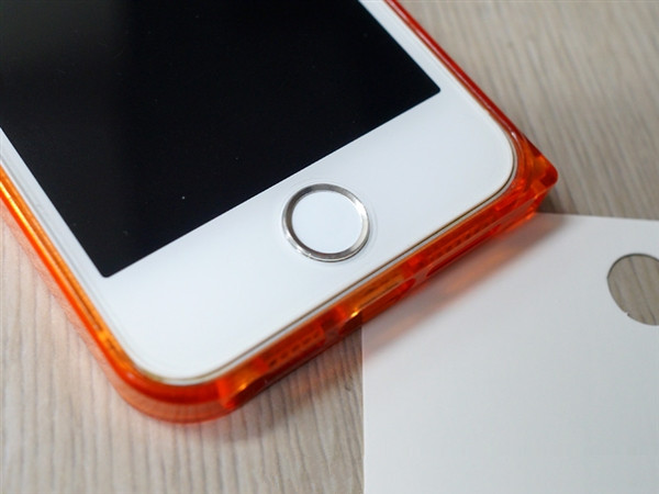 部分用户报告:苹果 M1 MacBook Air/Pro 屏幕在正常使用中出现裂缝 部分用户报告:苹果 M1 MacBook Air/Pro 屏幕在正常使用中出现裂缝