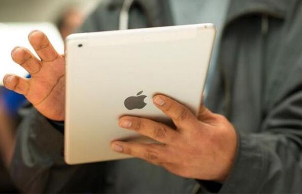 手机设计出现倒退?技术创新遇到瓶颈 手机设计出现倒退?技术创新遇到瓶颈