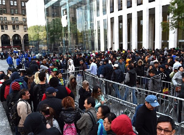 Apple Card 保护壳上线:镀金版售价高达 900 美元