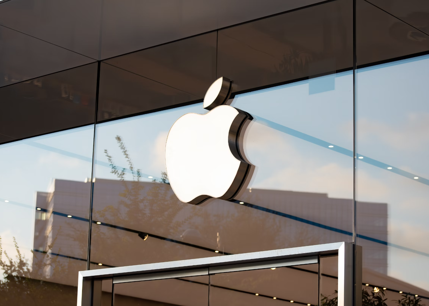 新专利显示 MacBook Pro 铰链可以动态调整键盘角度,让打字更舒适 新专利显示 MacBook Pro 铰链可以动态调整键盘角度,让打字更舒适