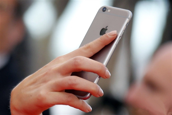 报告:二季度 iPhone 在华销量环比飙升 225% 报告:二季度 iPhone 在华销量环比飙升 225%