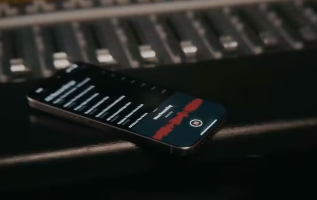 5.5英寸苹果iPhone6电池谍照曝光 5.5英寸苹果iPhone6电池谍照曝光