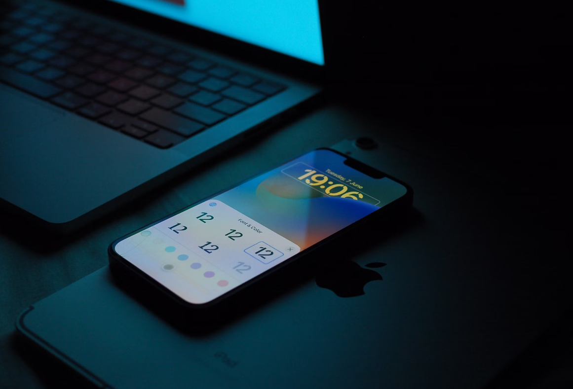苹果iOS11.2支持7.5W无线快充,已被中国工程师破解 苹果iOS11.2支持7.5W无线快充,已被中国工程师破解