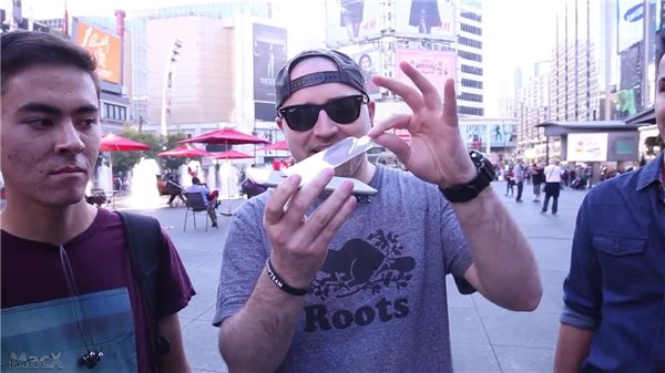 出轨的报复!所有苹果产品洗个澡 出轨的报复!所有苹果产品洗个澡