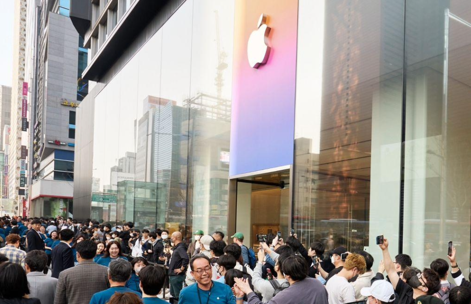 为iPhone 14生产做准备,富士康开启招聘模式 为iPhone 14生产做准备,富士康开启招聘模式