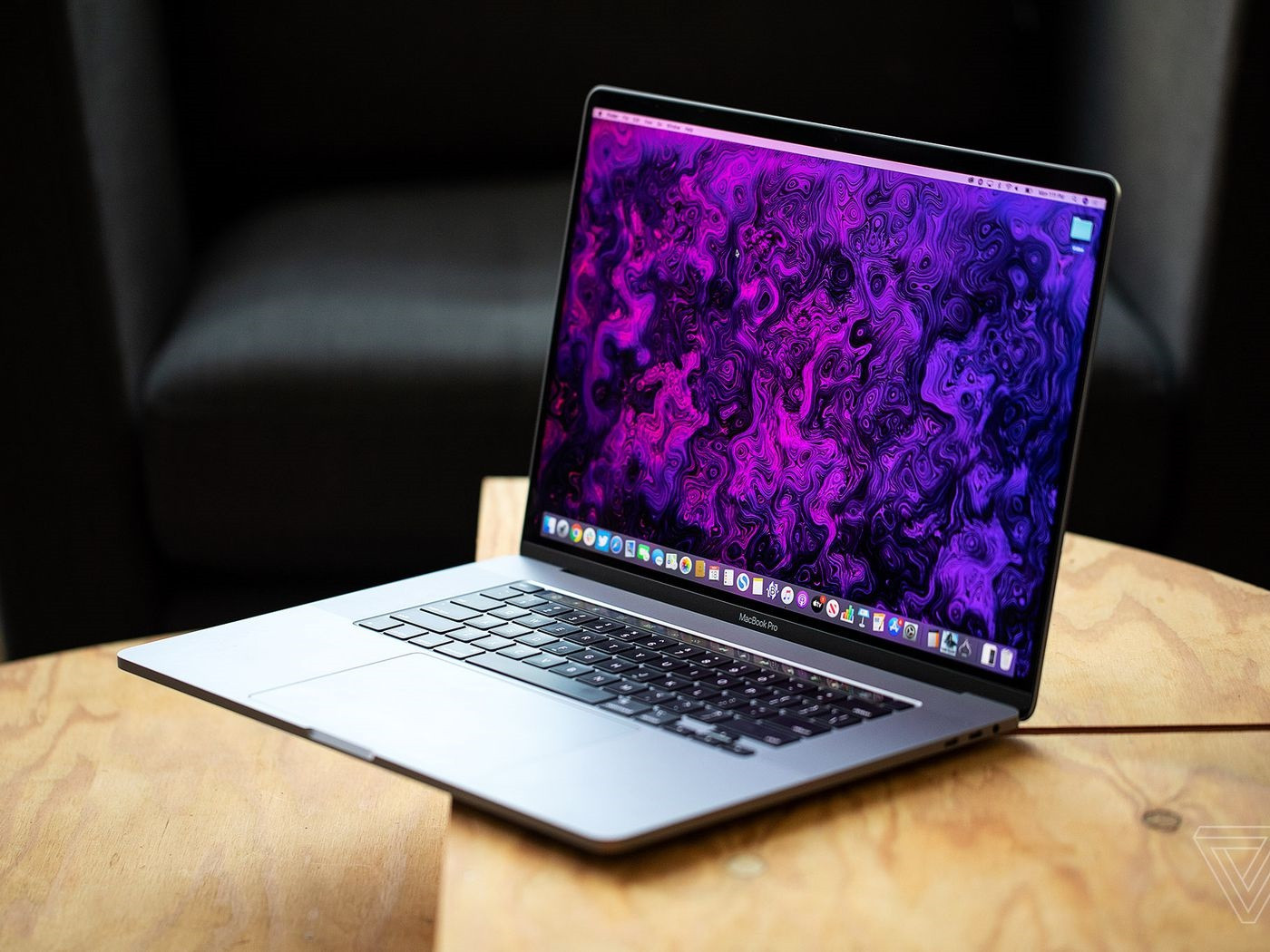 黑商太强了!iPhone 6爆改iPhone 6 Plus 黑商太强了!iPhone 6爆改iPhone 6 Plus