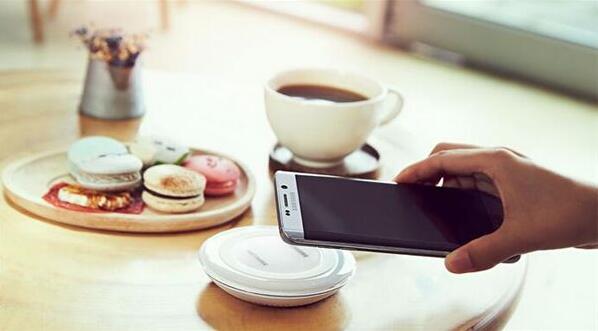 多图 | iPhone 11 概念渲染图,三摄像头、闪光灯环以及屏下指纹 多图 | iPhone 11 概念渲染图,三摄像头、闪光灯环以及屏下指纹